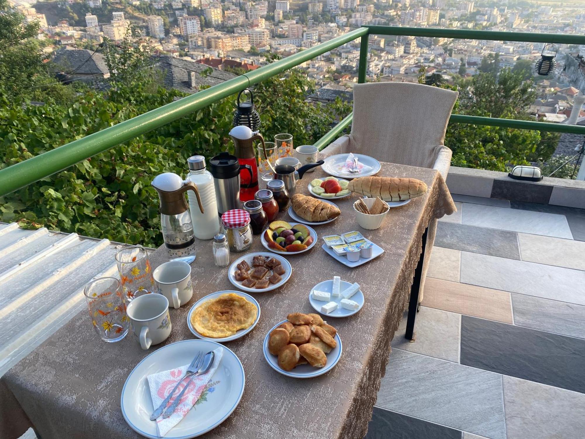 Panoramic View Guest House Гирокастра Экстерьер фото